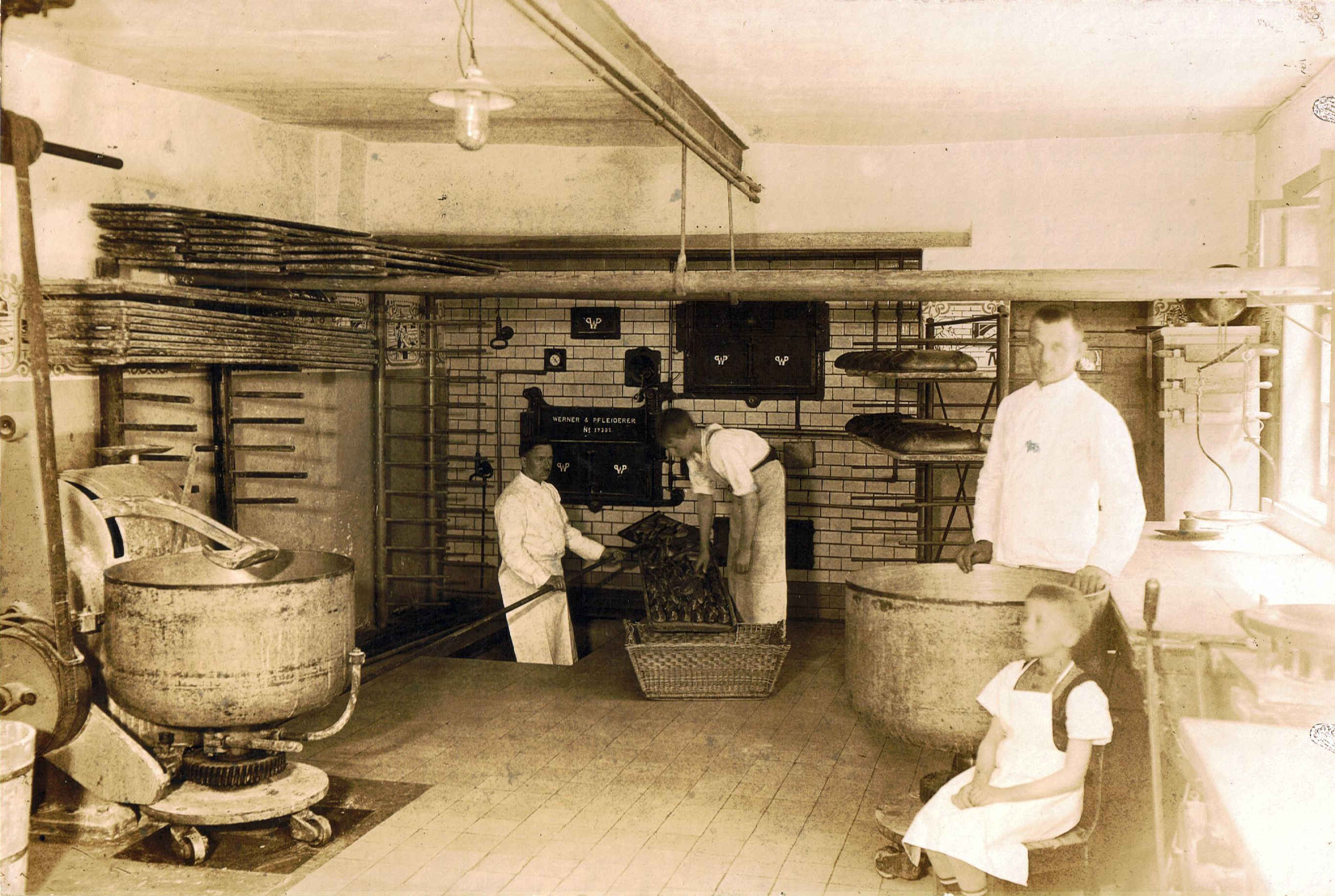 Der Urgroßvater in seiner Bäckerei Der Urgroßvater in seiner Bäckerei